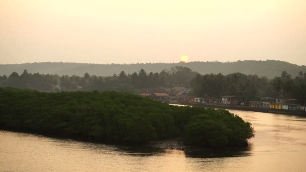 Sunrise. Річка. Човен . — стокове відео