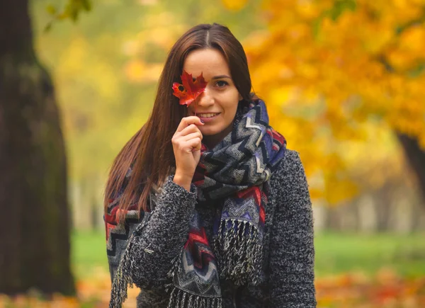 Young woman face with maple leaves — Stock Photo, Image