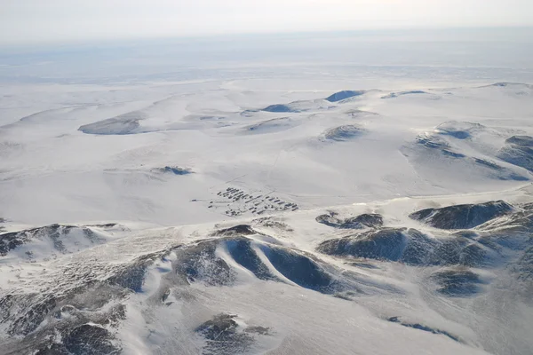 Elhagyott falu a hó a Chukotka — Stock Fotó