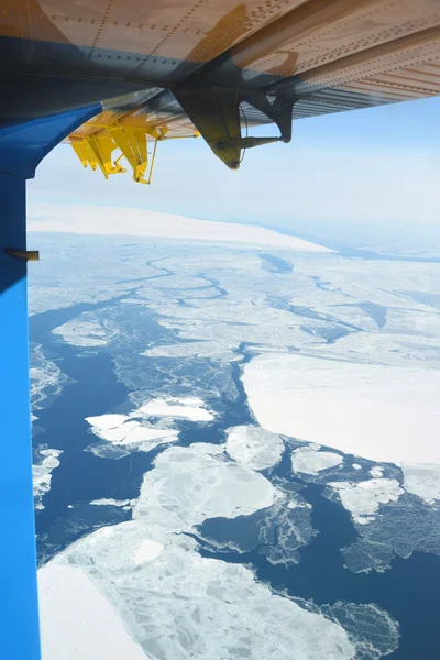 Vue sur la mer de Béring depuis l'avion — Photo