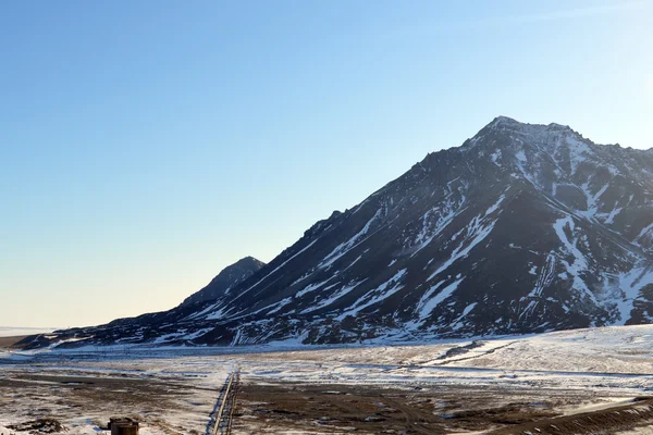 Skalnaté vrcholky hor v Čukotka — Stock fotografie
