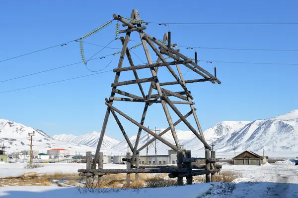 Dağlardaki iletişim kulesi.