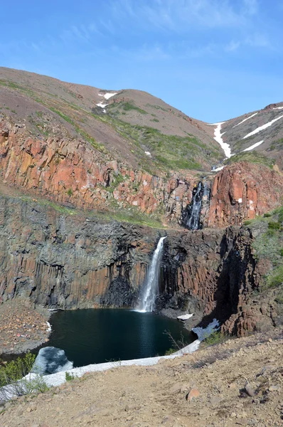 ノリリスクの町の近くの滝 — ストック写真