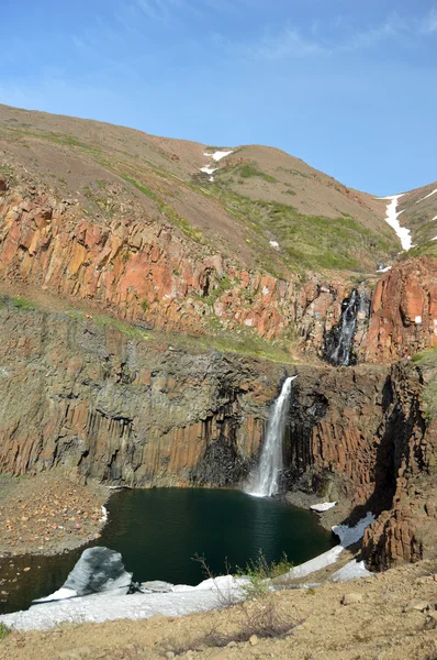 ノリリスクの町の近くの滝 — ストック写真