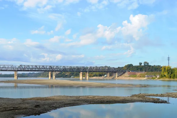 El puente sobre el río Ob — Foto de Stock