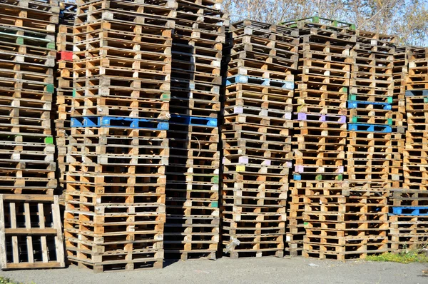 Pallets in the warehouse — Stock Photo, Image