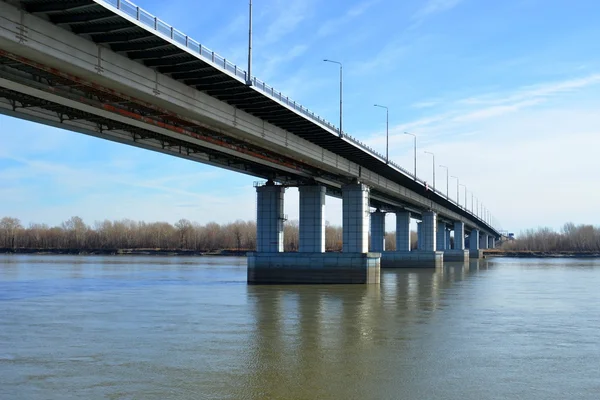 Barnaul Ob nehri geçip Köprüsü