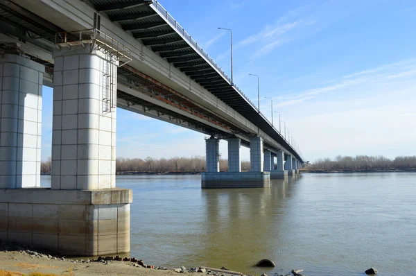 El puente sobre el río Ob — Foto de Stock