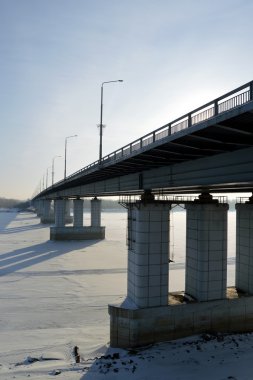 Ob Nehri Köprüsü