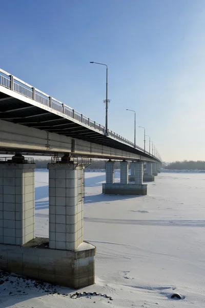 Міст через річку Ob — стокове фото