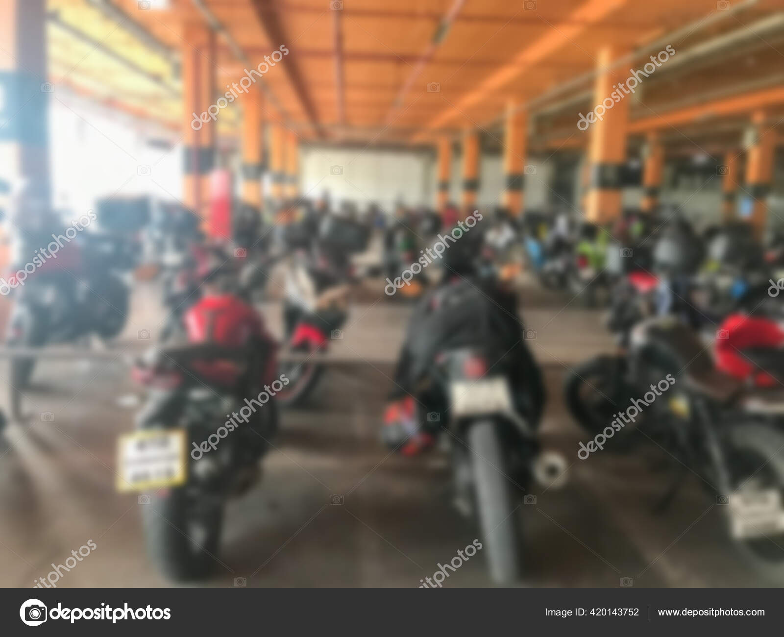 室内摩托车停车场背景图模糊 图库照片 C Moxumbic 室内摩托车停车场背景图模糊 图库照片 C Moxumbic