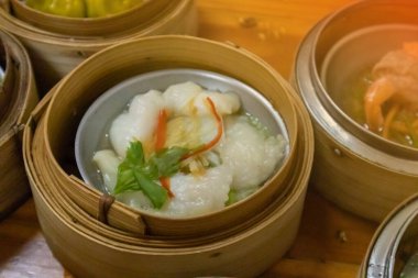 Bambu sepetinde Dim Sum karidesli börek.