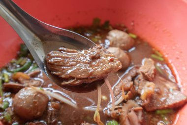 .Sabah zaferi ve fasulye filizli domuz çorbası.