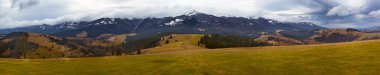 Ukraynalı Karpat Dağları. Sonbahar. Panorama.
