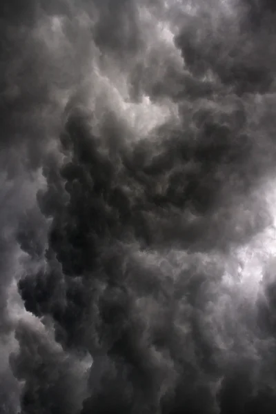 オデッサからキエへの道の上の雄大な嵐 ロイヤリティフリーのストック画像