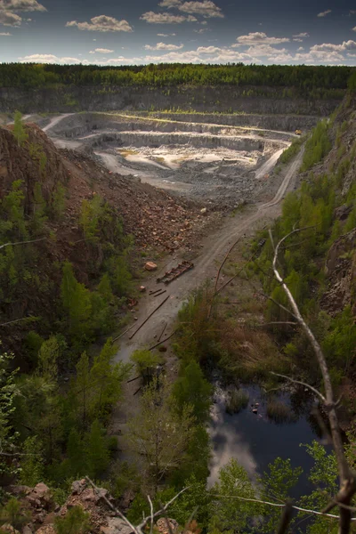 Sun illuminates the quarry — Stock Photo, Image