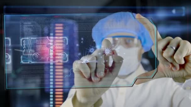 Doktor fütüristik hud ekran tablet ile. Sinir hücreleri, beyin darbeleri. Geleceğin sağlık kavramı — Stok video