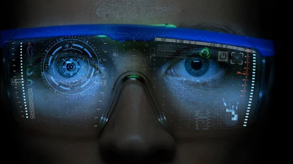 Monitor futuristico sul fronte con codice e ologramma informativo. Animazione Eye hud. Concetto futuro — Foto Stock