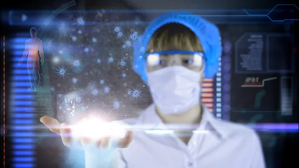 Dottore con futuristico tablet schermo hud. Neuroni, impulsi cerebrali. Concetto medico del futuro — Foto Stock