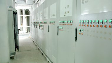 Fabrika kontrol paneli düğmeleri 