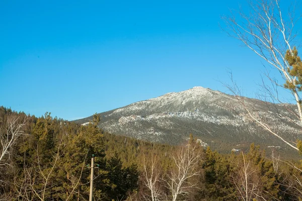 雪の山。冬の風景。カザフスタン国立公園 Burabai、Borovoe — ストック写真