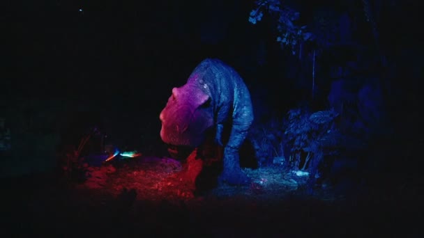 Fruktansvärda tyrannosaurus i förhistoriska djungeln. höjd skog — Stockvideo