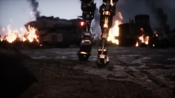 Militär robot i en brinnande förstörd apokalyptisk stad. Utsikt över Armageddon. Realistisk brandsimulering. Postapokalyptiskt. — Stockvideo