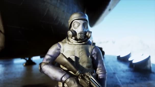 Futuristisk militär soldat med vapen nära militärt lastfartyg. futuristisk stad station på molnen. Realistisk 4k-animation. — Stockvideo