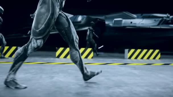 軍事宇宙未来の兵士は軍事宇宙基地を歩く。現実的な4kアニメーション. — ストック動画