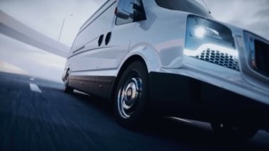 Otoyolda 3 boyutlu beyaz minibüs. Çok hızlı sürüyorsun. Teslimat konsepti. Gerçekçi 4k animasyonu.