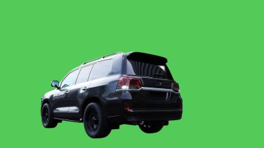 Lüks siyah spor jip, hızlı giden bir araba. Araba gövdesinde gerçekçi dinamik yansımalar. Yeşil ekran izole edildi. 3d oluşturma