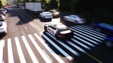 Şehir caddesinde hızlı giden bir polis. Gerçekçi 4k animasyonu