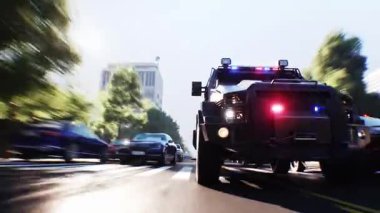 Şehir caddesinde hızlı giden bir polis. Gerçekçi 4k animasyonu