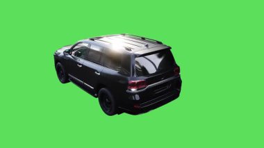 Lüks siyah SUV hızlı gidiyor. Araba gövdesinde gerçekçi dinamik yansımalar. 4K yeşil ekran izole et