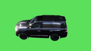 Lüks siyah SUV hızlı gidiyor. Araba gövdesinde gerçekçi dinamik yansımalar. 4K yeşil ekran izole et