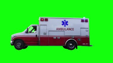 Hızlı giden bir ambulans. Araba gövdesinde gerçekçi dinamik yansımalar. 4K yeşil ekran izole et