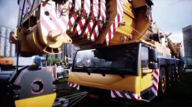 Mobil inşaat vinci. Büyük bir sanayi ya da fabrika inşaatı, dış yapı, modern endüstriyel dış yapı, panoramik, havadan görüş, inşaat vinci, inşaat makineleri. 4k animasyon