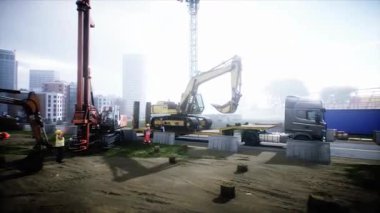 Kazı makinesi taşıyan bir karavan. İnşaat ve ulaşım konsepti. Gerçekçi 4K animasyonu