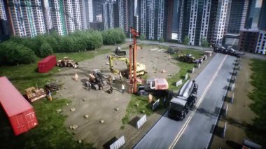 İşçiler yaz boyunca çok katlı bir binanın inşaatında aktif olarak yer alıyorlar. Vinçler malzeme kaldırıyor. 4k animasyon