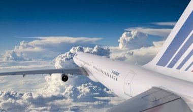Yolcu airbus a321 uçan bulutlarda