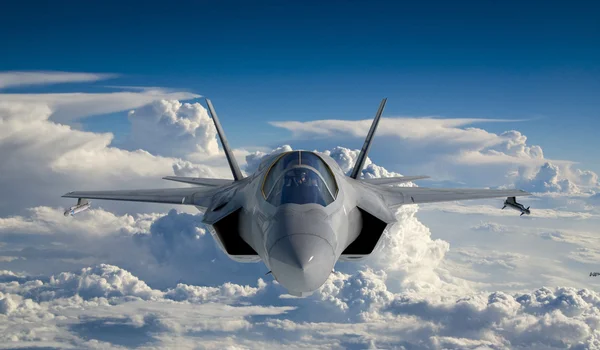 F 35, avião de caça militar americano.Avião a jato. Voar nas nuvens — Fotografia de Stock