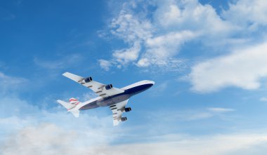 Boeing 747 bulutlarda uçan