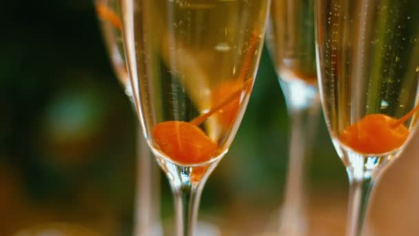 Sparkling champagne flutes on tray with cherry — Stock Video