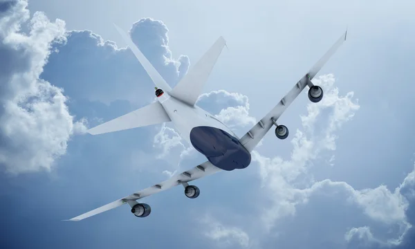 Samolotem biały latający w niebo i chmury. Samolot boeing 747 — Zdjęcie stockowe
