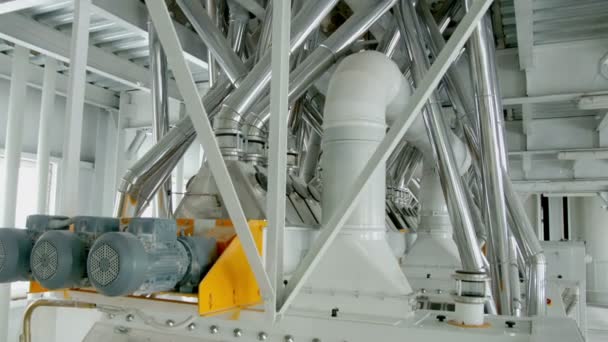 Machines de moulin électrique pour la production de farine de blé. Matériel céréalier — Video