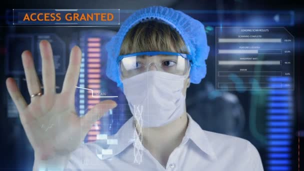 Dottore donna con futuristico tablet schermo hud. Batteri, virus, microbi. Concetto medico del futuro — Video Stock