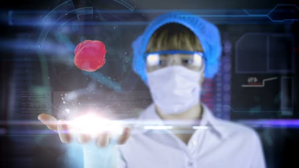 Kobieta lekarz z futurystyczny tablet z ekranem hud. Bakterie, wirus, bakteria. Medyczną koncepcję przyszłości — Wideo stockowe