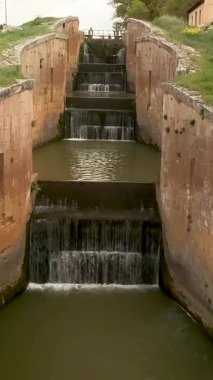 Fromista, Palencia 'daki Castilla Kanalı' nın tarihi kanal kilitleri.