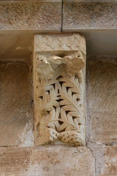 El Salvador Kilisesi, Pozancos, Palencia, İspanya 'da oyulmuş yeşillik desenli Romanesk kadife..