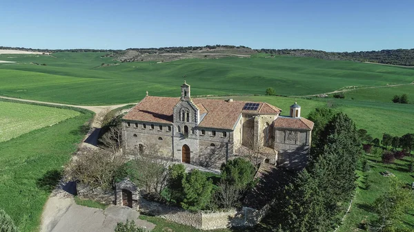İspanya, Palencia, Torquemada kırsalındaki Valdesalce Sığınağı 'nın insansız hava aracı görüntüsü